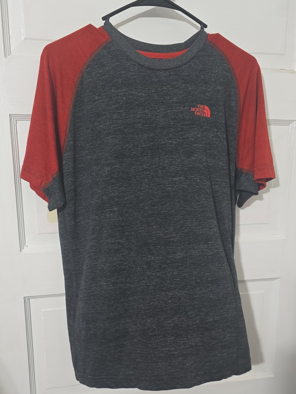 The North Face Men's Short-Sleeve Raglan Crew Shirt - Charcoal with Red Sleeves